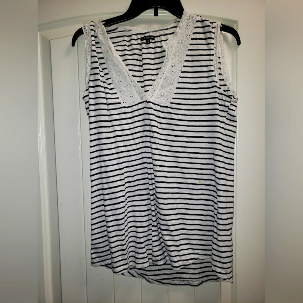 Sleevless shirt
